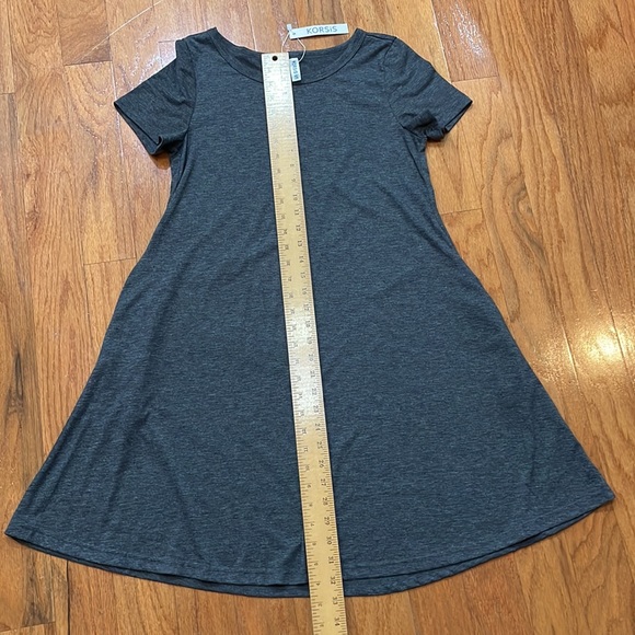 NWT Woman’s Size Small Grey Dress Short Sleeve Pockets Lightweight KORSiS - Picture 11 of 16